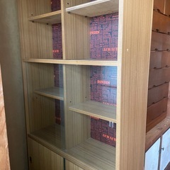 【無料】ガラス戸付き棚