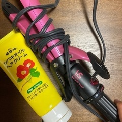 ヘアアイロンとクレンジングオイル等の画像