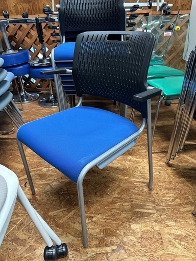 内田洋行　スタッキングチェア　８本セット