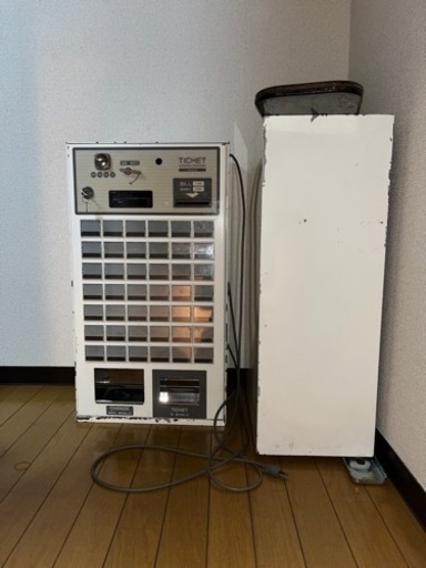 券売機　FK-CX-42 Fujitaka ジャンク品　架台付き