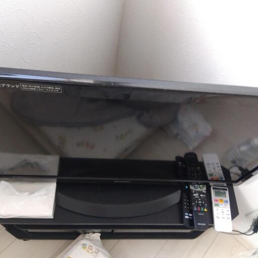 テレビ、テレビ台、マットレスダブル