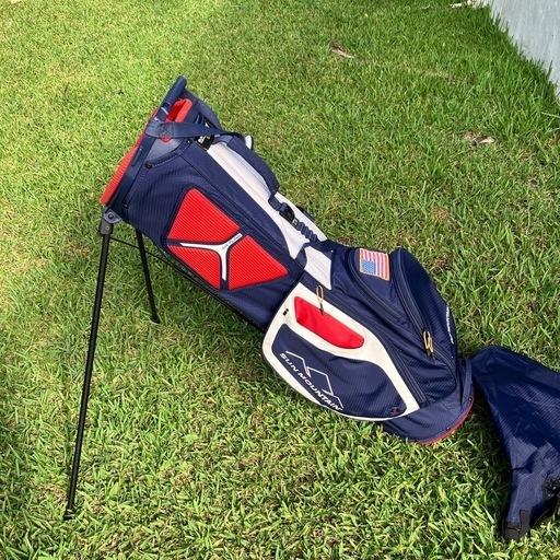 キャディーバックとヘッドカバー