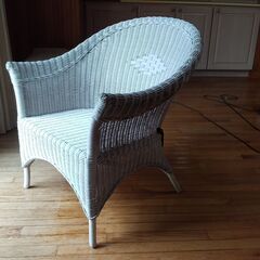 値下げしました！白の籐の椅子売ります！中古良品！