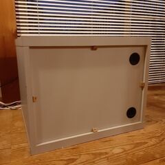テレビ台・ガラス扉の収納棚の画像