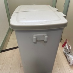 ゴミ箱の画像