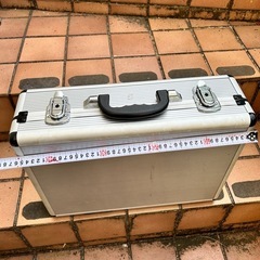 アタッシュケース アルミ製 シルバーの画像