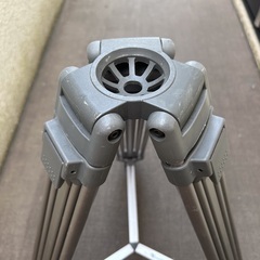 三脚　CV-B2000　脚のみ　一部壊れあり　パーツどり、修理前提　の画像