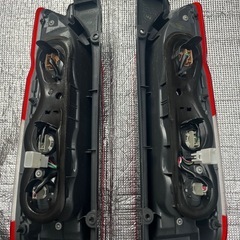 ハイエース200系　純正テールランプ
の画像