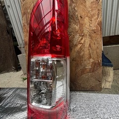 ハイエース200系　純正テールランプ
の画像