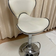 【無料】8/22or23引き取り希望_カウンターチェア（ニトリ）白×2脚の画像