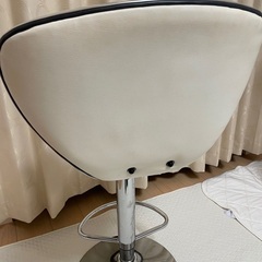 【無料】8/22or23引き取り希望_カウンターチェア（ニトリ）白×2脚の画像