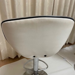 【無料】8/22or23引き取り希望_カウンターチェア（ニトリ）白×2脚の画像