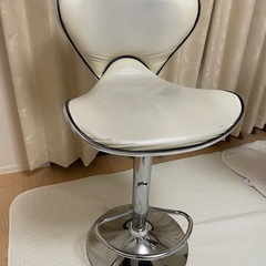 【無料】8/22or23引き取り希望_カウンターチェア（ニトリ）白×2脚の画像