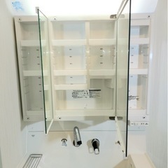 【値下げ中】洗面 キャビネット(3面鏡) のみ     新築 取り外し品の画像