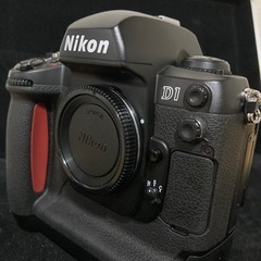 Nikon D1 デジタル一眼レフカメラ【動作品】②の画像