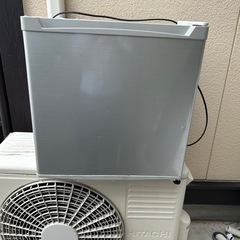 アイリスオーヤマ 小型1ドア冷凍庫 PF-A32FD-S(シルバ...