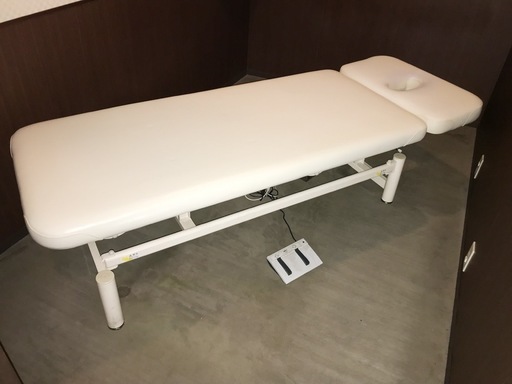 電動マッサージ　エステ
ベッド