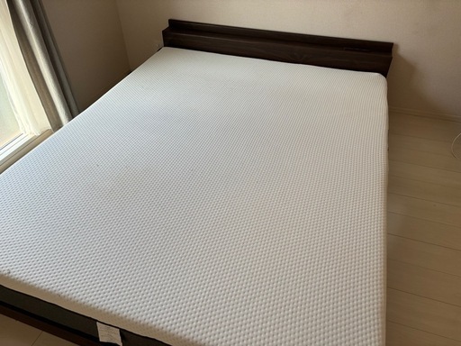 【至急】エママットレス&ベッドフレーム（クイーンサイズ）