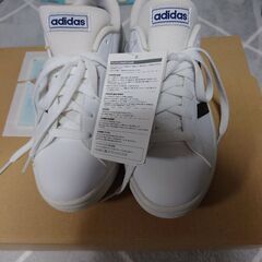 新品タグ付き【adidasスニーカー／23.0】