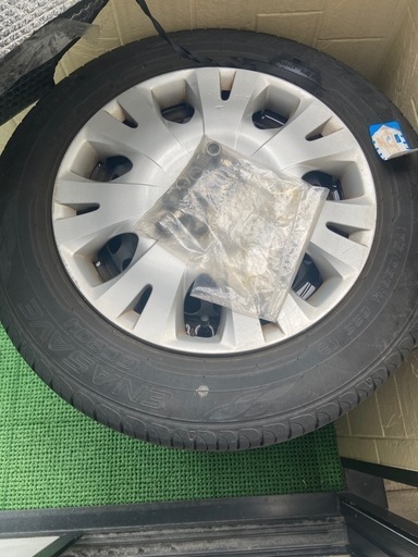 サイズ175/65/14 フィット純正ホイル付き