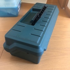 工具箱　ツールBOX 中の物　アイリスオーヤマ　　ニッパ　ラジオペンチ　玄能　ドライバー　キリ　フライヤー　他の画像