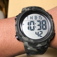 カモフラ柄腕時計