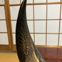 牛の角　彫り物の画像