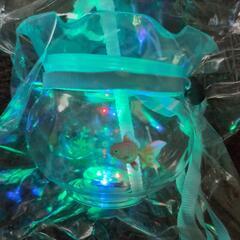 光る金魚鉢ボトルの画像