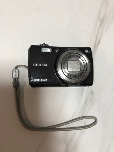 ?Fujifilm  Fine pix F200EXRBカメラ?