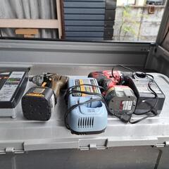 充電式インパクトドライバーと充電式ドリルドライバーの画像