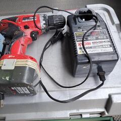充電式インパクトドライバーと充電式ドリルドライバーの画像
