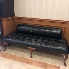 ビンテージ黒革調ソファ
