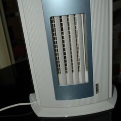 【ペットのお留守番に最適!!】気化熱水冷でやさしい涼風のコンパクト冷風扇!!の画像