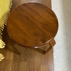 木のイスの画像