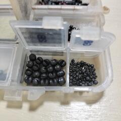 🎣釣具　サンラインMSTガン玉ケース・ガン玉・ガン玉掴み張り込み小次郎やがん次郎等も入ったセットの画像