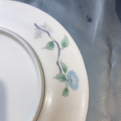 金と唐草の大皿の画像