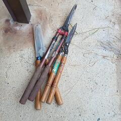 枝切りバサミ3つ