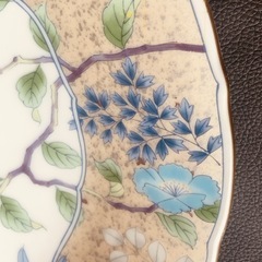 金と唐草の大皿の画像
