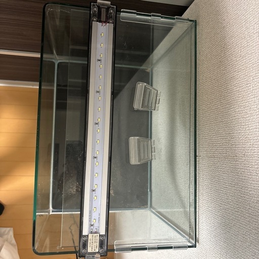 【取引中】45cmオールガラス水槽 水槽台 ライト