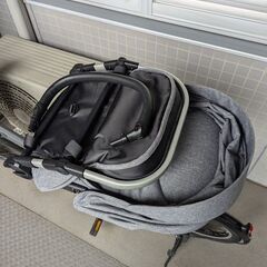 ドイツの名門ハウク・COLIBRI ベビーカー A型 両対面式 折りたたみ 折り畳み 軽量の画像