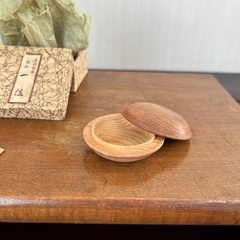 香合　茶道具　飛騨位山一位木地仕上げくり抜き香合　一位　紙箱