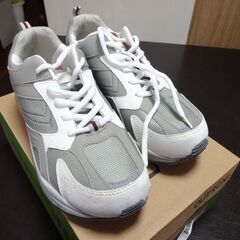 靴　スニーカー （未使用）の画像