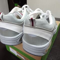 靴　スニーカー （未使用）の画像