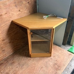 木製コーナーテーブル　木製コーナーテレビ台　ガラス扉付き　LIVING の画像