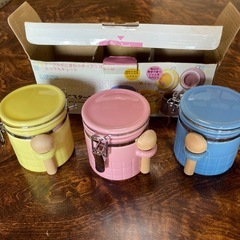 未使用の陶器製キャニスター3個組の画像