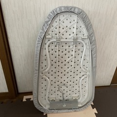 アイロン台。サイズ約高さ16㌢長さ60㌢35㌢。薄い黄っぽいしみがあります。写真をご覧下さいの画像