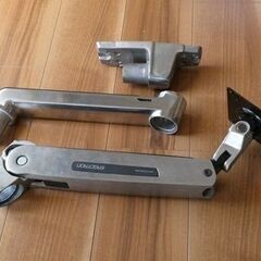 モニターアーム（エルゴトロン社製）譲ります。