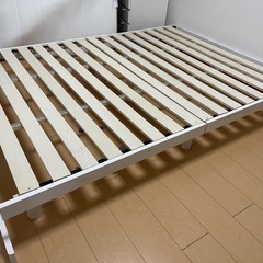 【美品】ニトリ ダブル脚付きヘッドレスすのこベッドフレーム(SRN WH)の画像