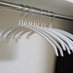 滑らない 肩が出ない ハンガー 13本の画像