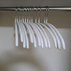 滑らない 肩が出ない ハンガー 13本の画像